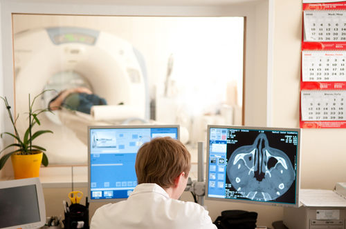 Чем отличается МРТ от КТ?
